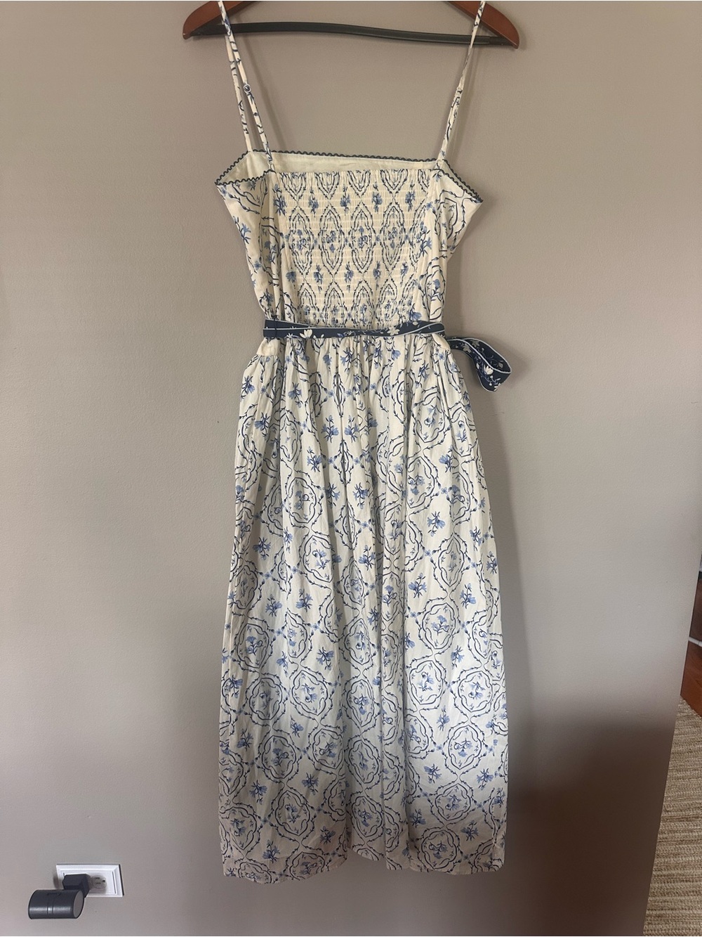 H&M White and Blue Printed Midi Dress with Waist Tie - Picture 3 of 3